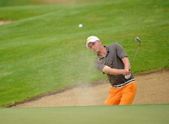 Siem moves seamlessly into lead