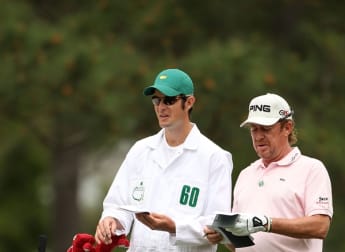 Jimenez on the move as final round begins