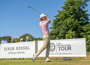 Schott stretches lead ahead of final day