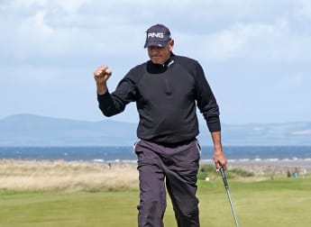 Fowler hits the front in Scotland 