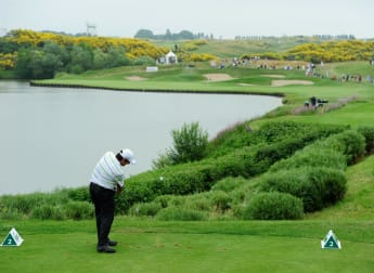 Molinari makes his move