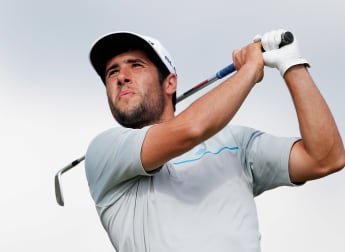 Otaegui keeps Colsaerts in his sights