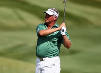 Clarke closes in on Wood