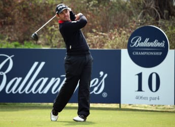 Oosthuizen back in the hunt