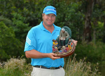 Emotional victory for van der Walt