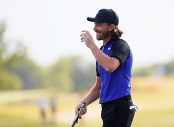 Fantastic Fleetwood in tie for halfway lead