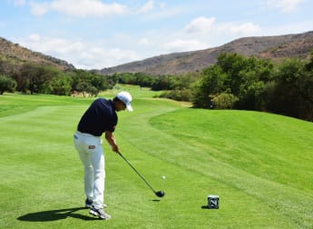 Wang establishes convincing lead