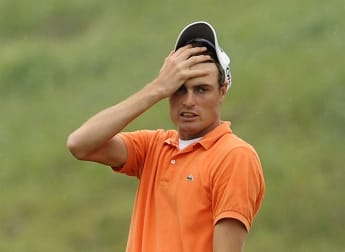 Duo close in on lead