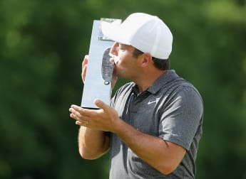 Magnificent Molinari wins at Wentworth