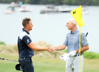 Stenson storms into knockout stages