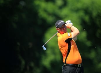 Hanson charges to the front