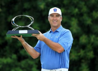 Clark coasts to victory at Constance Belle Mare Plage