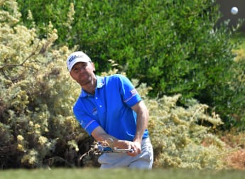 Hoey stays ahead in Sicily