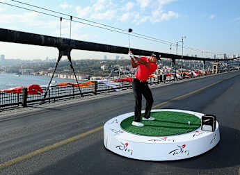 Woods swings into history books