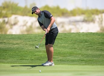 Elvira goes low to lead by two