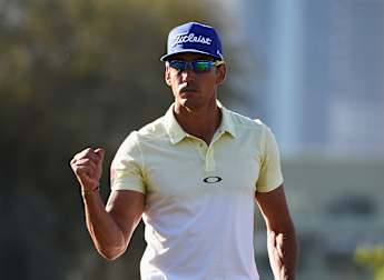 Cabrera-Bello battles through to last 16