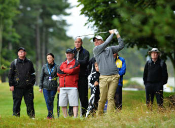 Morrison maintains birdie blitz in Scotland
