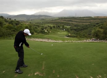 Molinari ahead against Poulter