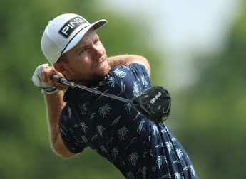 Neergaard-Petersen extends lead to four strokes in Kolkata