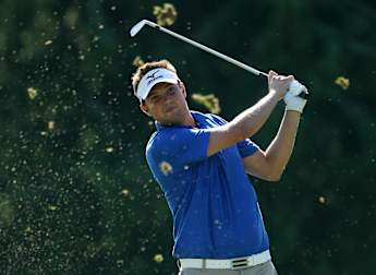 Overton holds off charging duo