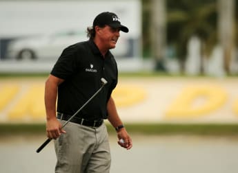 Mickelson finds form in Florida