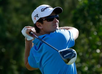 Rose digs deep to maintain advantage