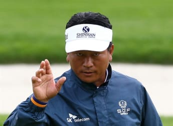 Choi charges to halfway lead