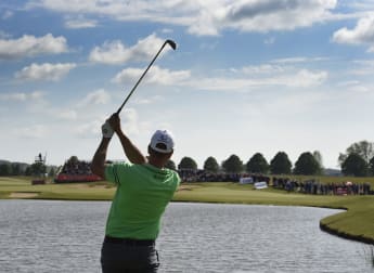 Stenson edges ahead