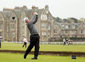 Parry maintains slender lead