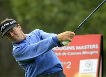 Birdie fest sends Smyth soaring