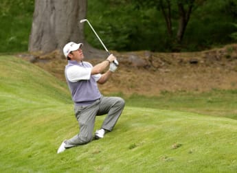 Westwood edges ahead in race to world's summit