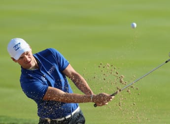 Clinical Kaymer moves further ahead