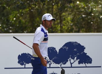Larrazábal in control on tough morning
