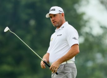 Tight at the top as play curtailed at Oakmont