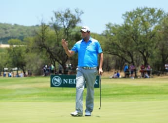 Leishman hits the front in Sun City