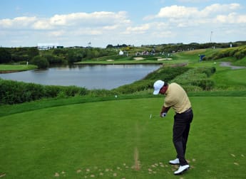 Green reclaims lead at Le Golf National