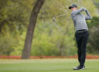 McIlroy edges ahead of Johnson