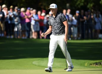 Wallace powers into Wentworth lead
