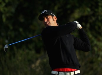 Quiros beats Hiratsuka to keep chances alive