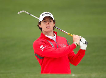 McIlroy stays in contention