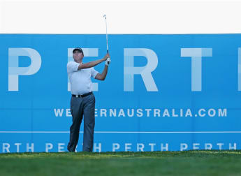 Van Pelt strikes late to lead in Australia