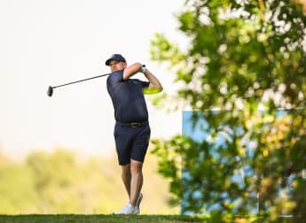 Lewis pulls clear in Abu Dhabi