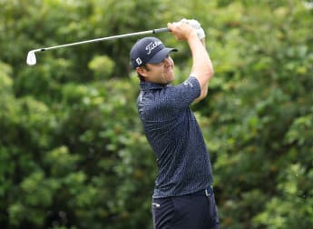 Brown breezes into Hainan lead
