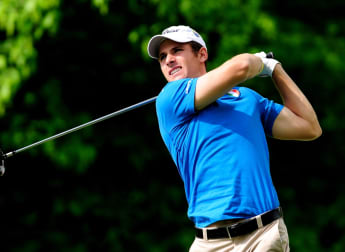 Andrea paves the way with a 63