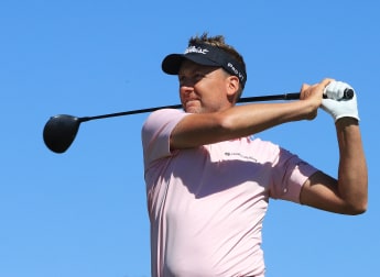 Poulter shares Shinnecock Hills lead