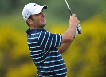 Magnificent Molinari surges into contention