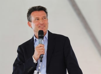 Lord Coe entertains fans at Wentworth
