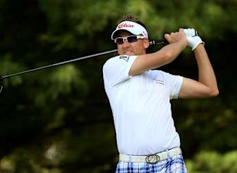 Poulter moves into contention