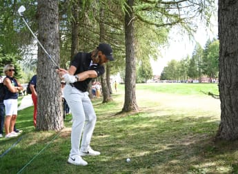 Fleetwood battles back into Crans contention