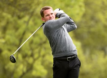 Hot Hahn holds Denmark lead